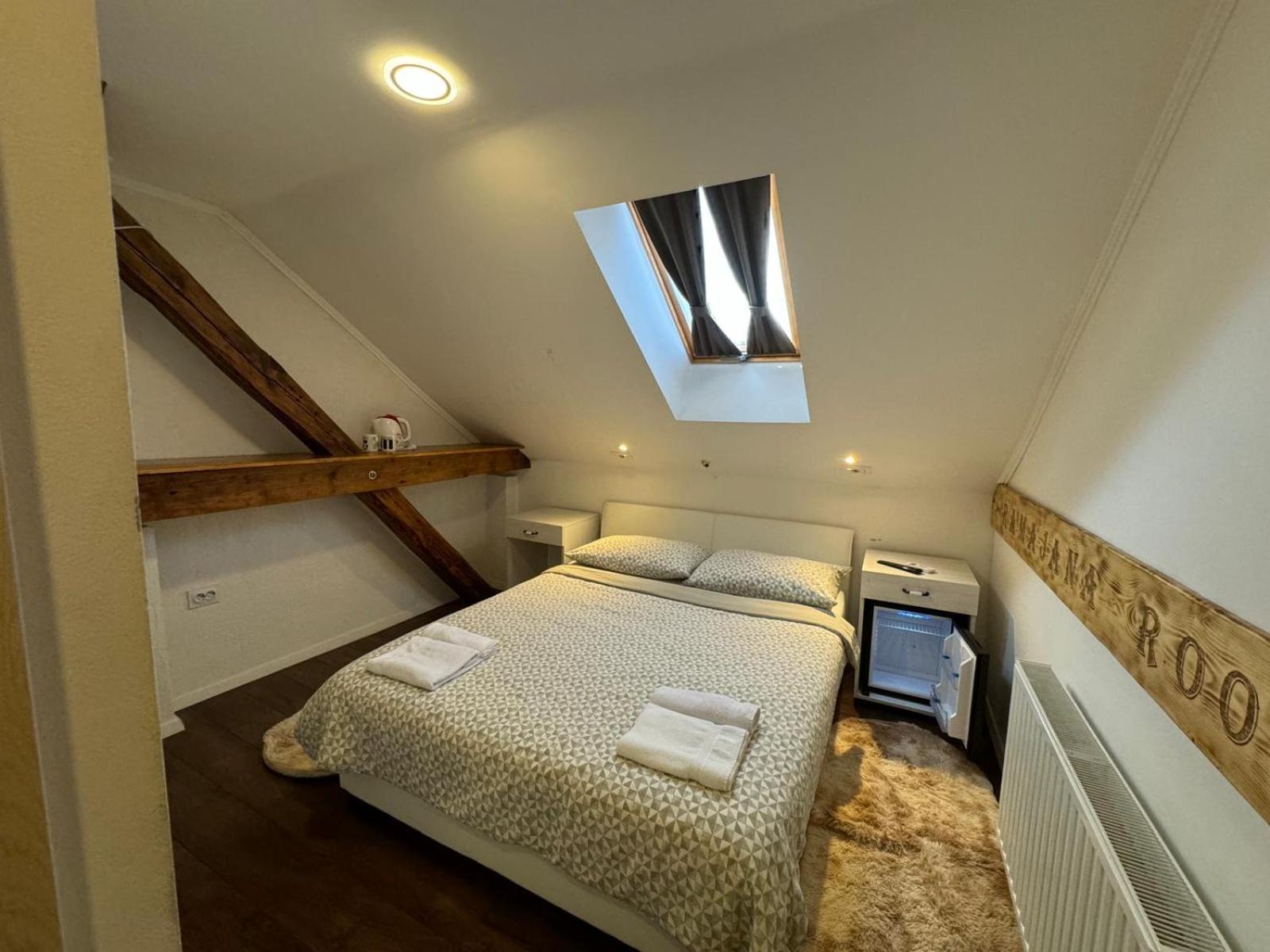 Tomislav Hotel Загреб Екстериор снимка