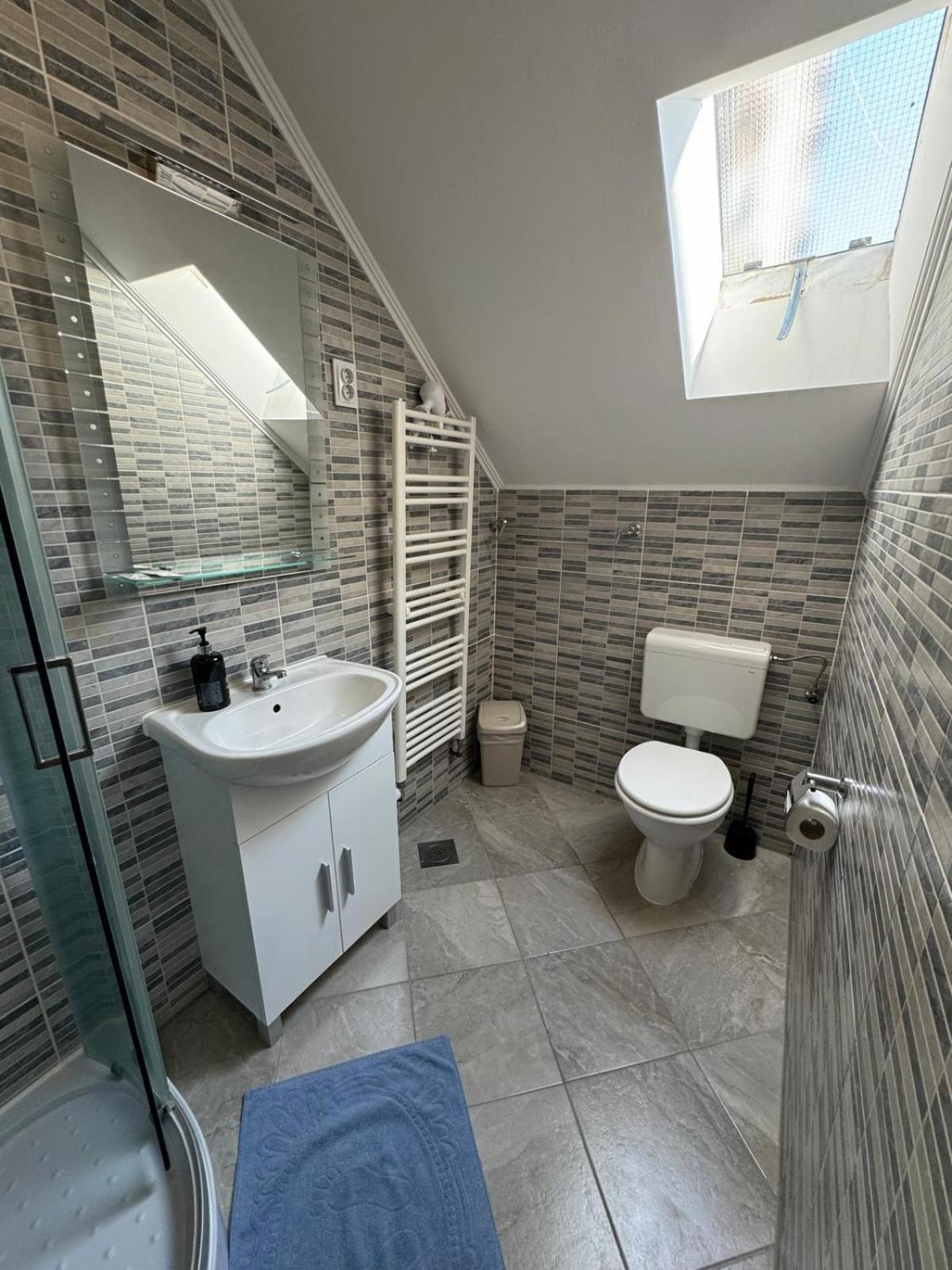 Tomislav Hotel Загреб Екстериор снимка
