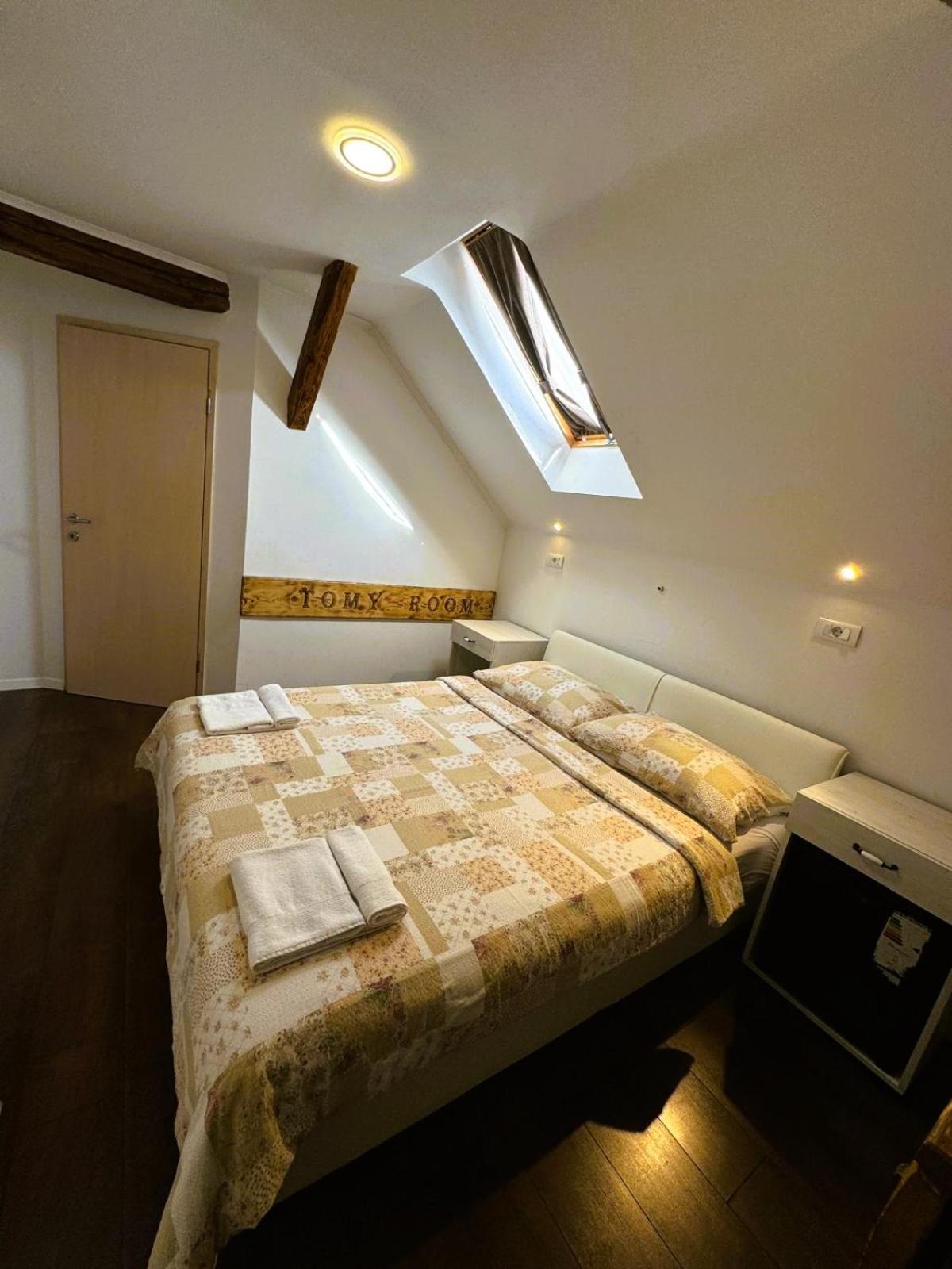 Tomislav Hotel Загреб Екстериор снимка