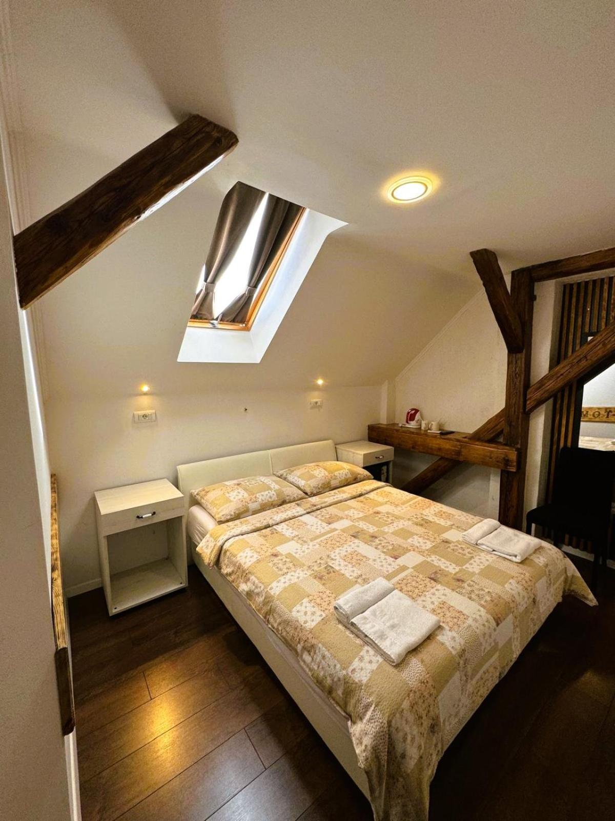 Tomislav Hotel Загреб Екстериор снимка