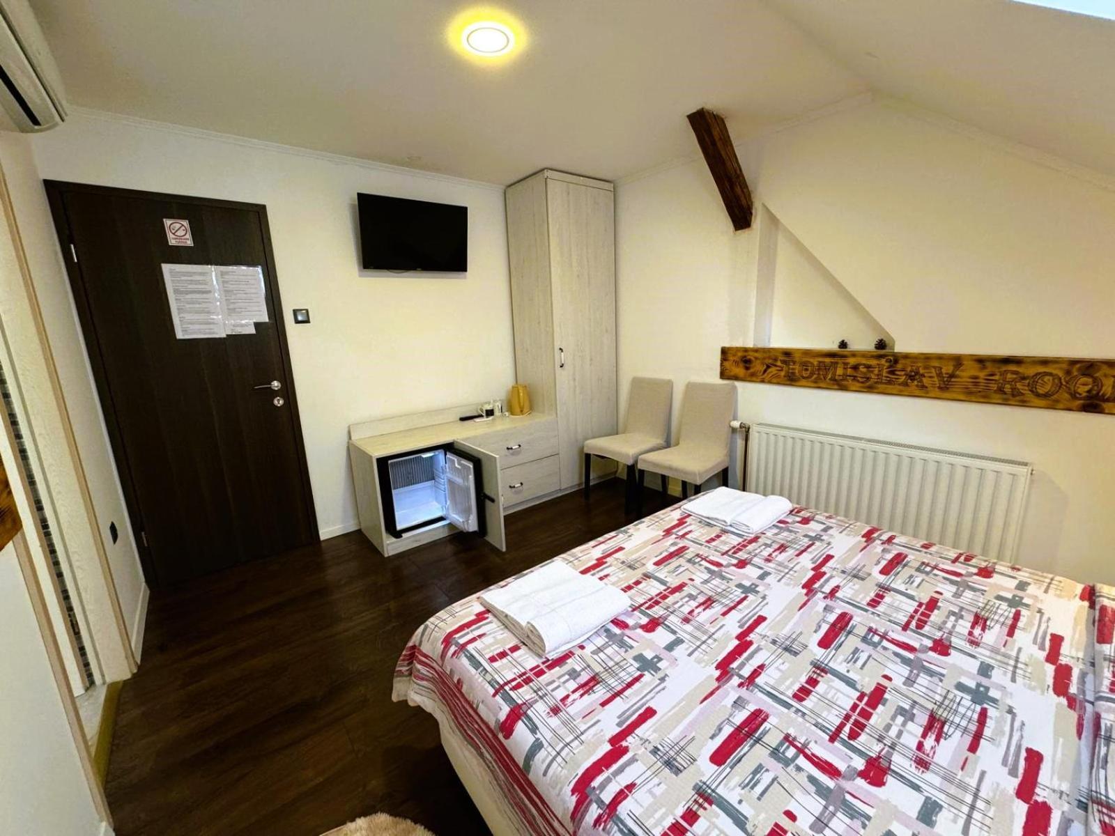 Tomislav Hotel Загреб Екстериор снимка