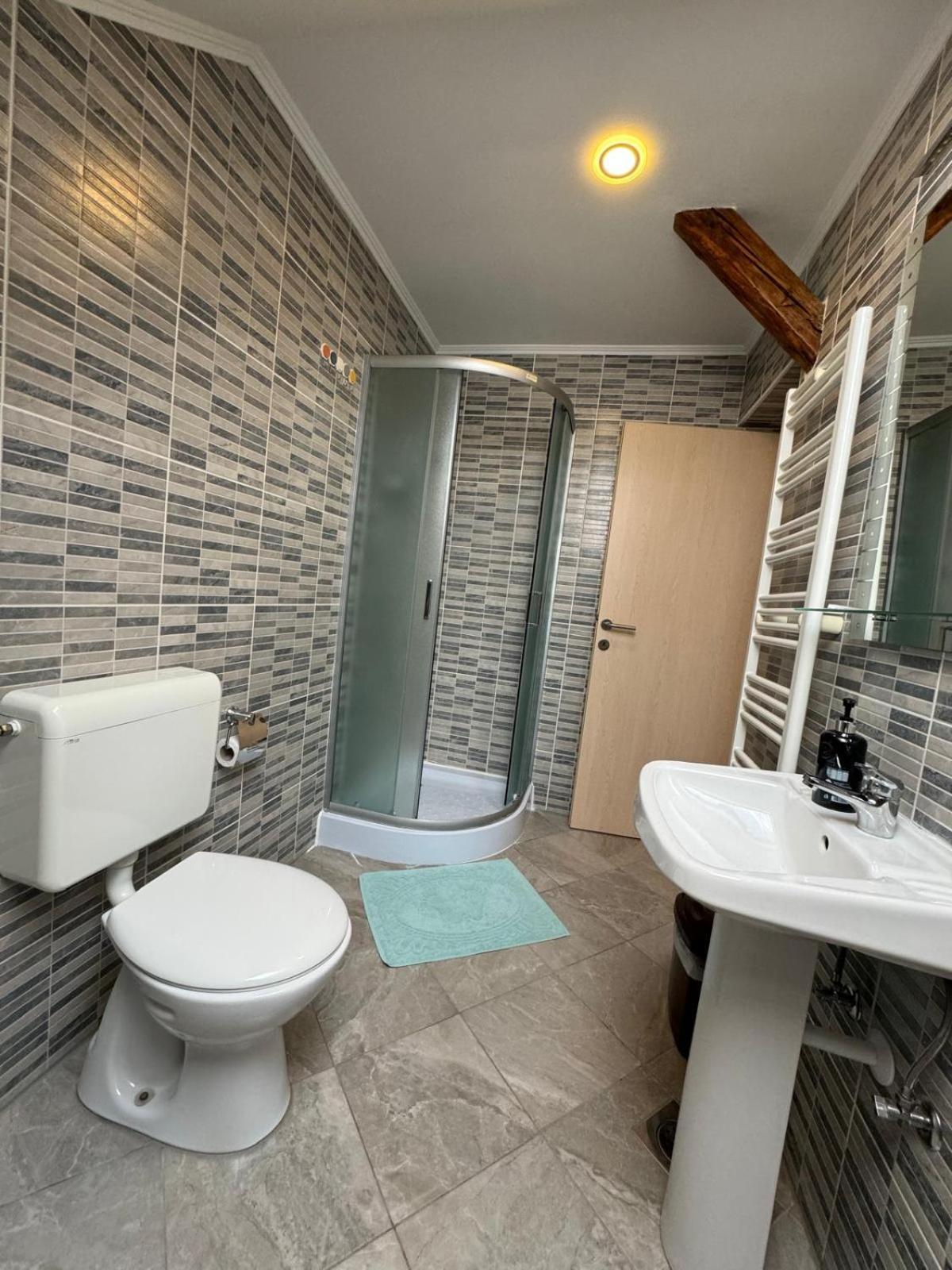 Tomislav Hotel Загреб Екстериор снимка