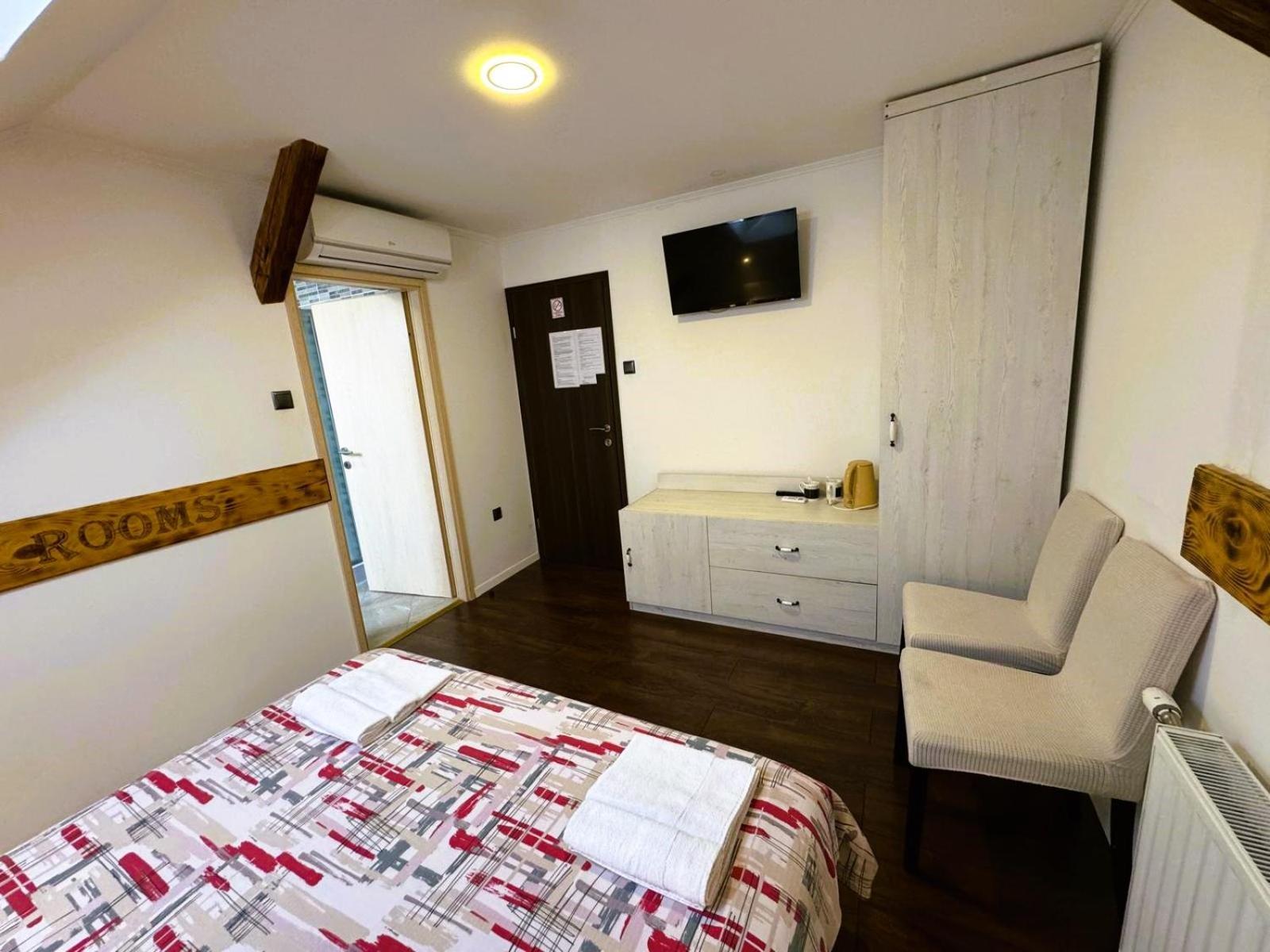 Tomislav Hotel Загреб Екстериор снимка